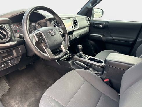 Used 2019 Toyota Tacoma TRD Off-Road w/ Technology Package image 32