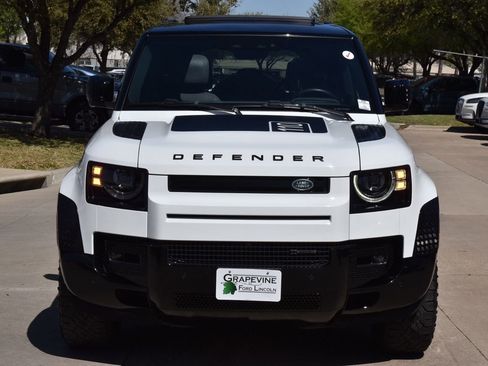 Used 2023 Land Rover Defender 110 X-Dynamic SE image 3