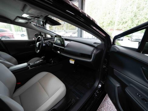 Used 2024 Toyota Prius XLE FWD image 25