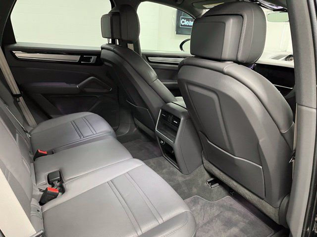 Used 2022 Porsche Cayenne Platinum Edition AWD/4WD image 51