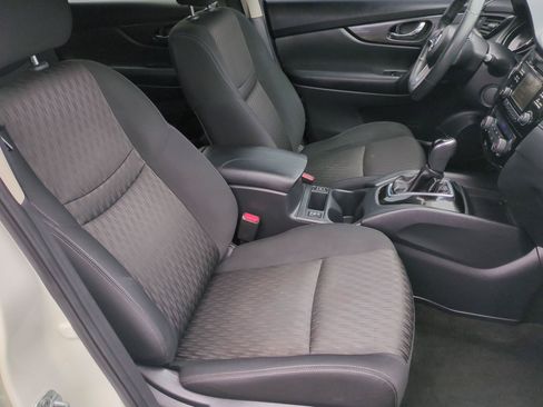 Used 2017 Nissan Rogue SV AWD/4WD image 26