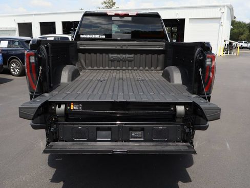 Certified 2025 GMC Sierra 2500 AT4X w/ AT4X AEV Edition AWD/4WD image 28