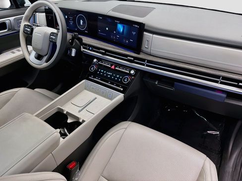 Used 2025 Hyundai Santa Fe Calligraphy FWD image 12