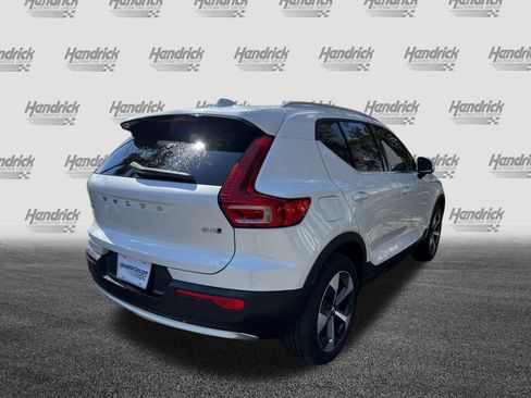 Used 2023 Volvo XC40 B5 Plus image 9