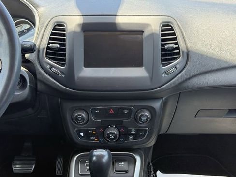 Used 2019 Jeep Compass Latitude image 21