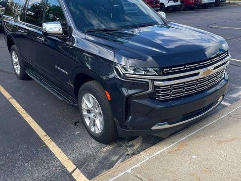 Used 2023 Chevrolet Suburban Premier AWD/4WD image 4
