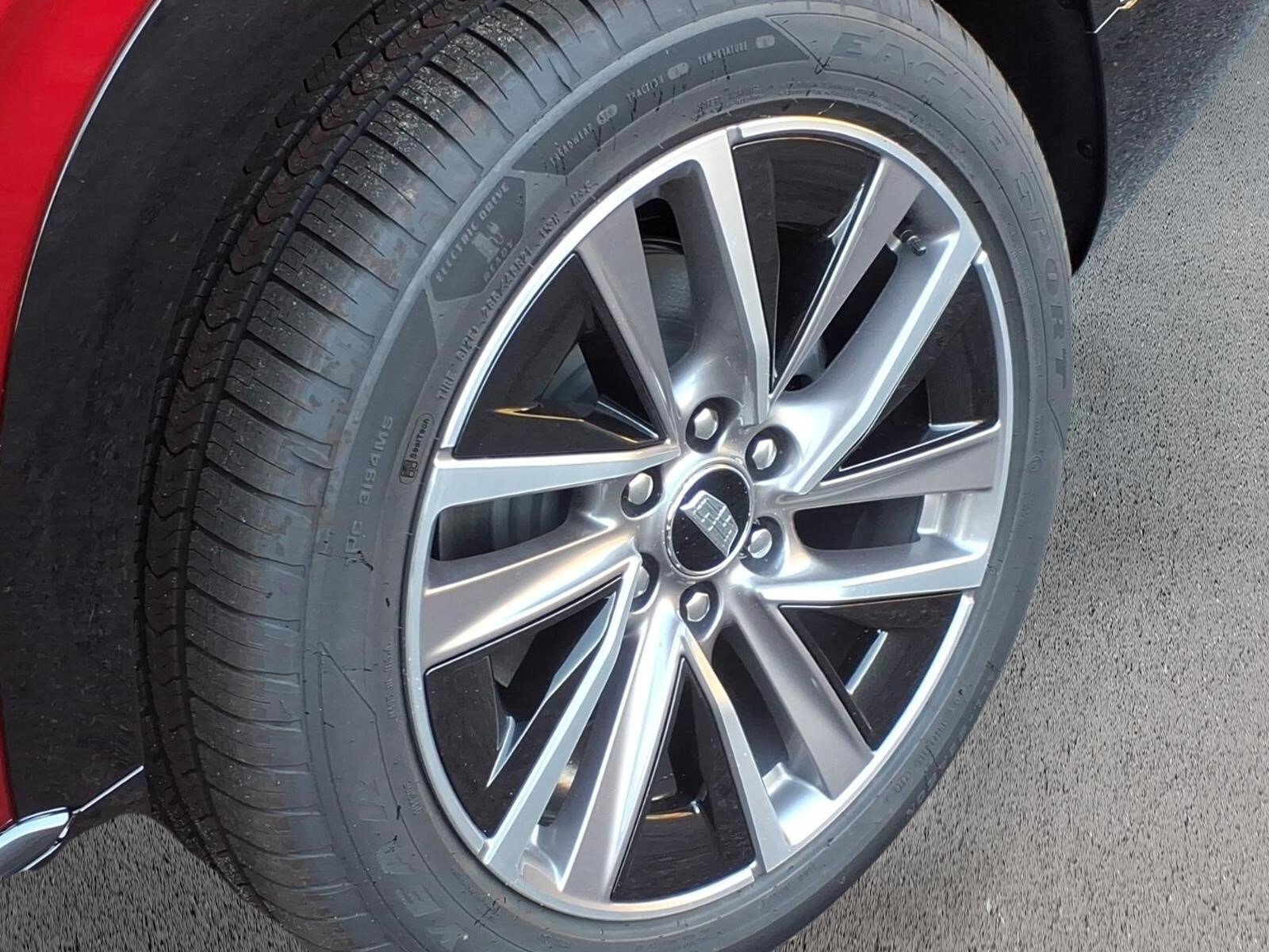 New 2027 Cadillac Vistiq Sport w/ LPO, Floor Liner Package AWD/4WD image 9