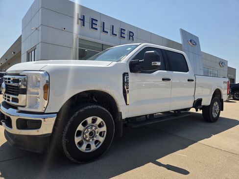 Used 2024 Ford F250 XLT w/ FX4 Off-Road Package AWD/4WD image 3