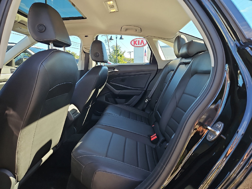 Used 2021 Volkswagen Jetta SE w/ SE Cold Weather Package FWD image 11
