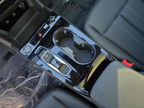 New 2025 Audi A6 e-tron Premium image 25