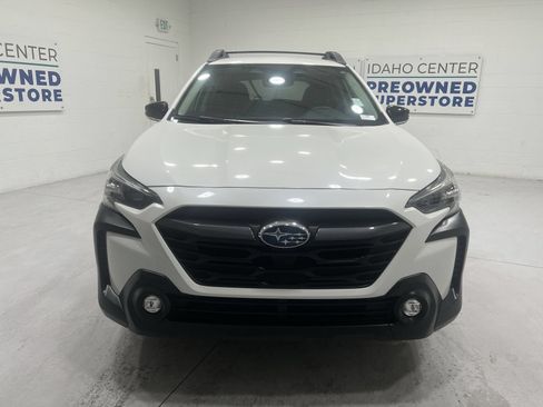 Used 2025 Subaru Outback Premium AWD/4WD image 3