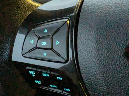 Used 2018 Ford Explorer XLT image 14