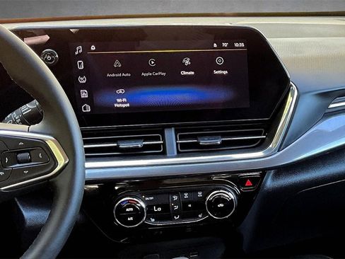 Used 2025 Chevrolet Trax ACTIV w/ Sunroof Package image 9