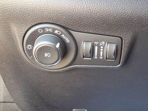 Used 2024 Jeep Compass Latitude AWD/4WD image 15