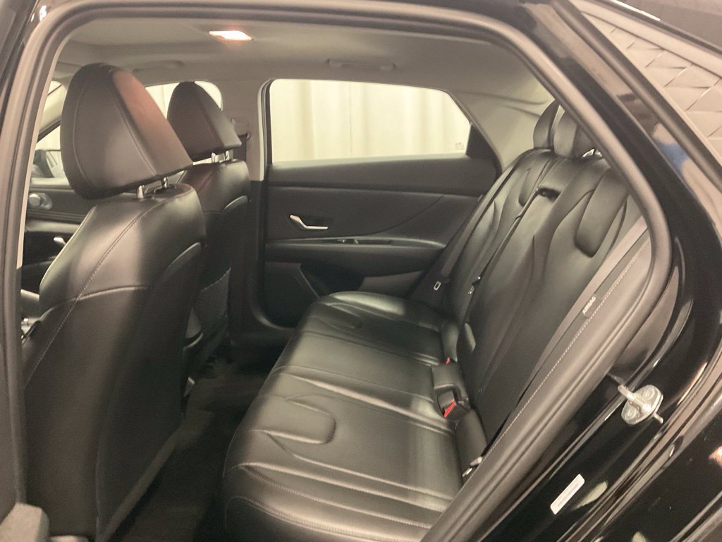Used 2025 Hyundai Elantra Limited FWD image 36