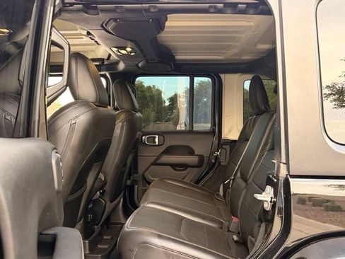 Used 2023 Jeep Wrangler Unlimited Sahara AWD/4WD image 12
