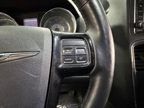 Used 2015 Chrysler Town & Country S w/ Driver Convenience Group FWD image 18