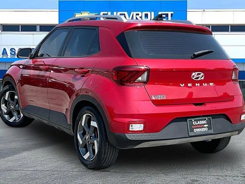 Used 2022 Hyundai Venue Limited w/ Cargo Package FWD image 3
