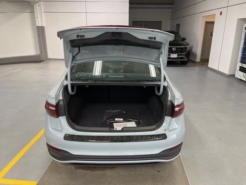 New 2026 Volkswagen Jetta SE FWD image 9