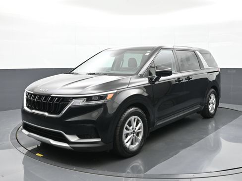 Used 2023 Kia Carnival LX FWD image 8