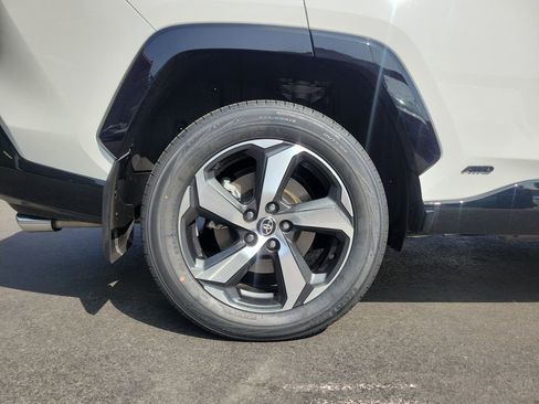 Used 2023 Toyota RAV4 SE w/ Weather & Moonroof Package image 5