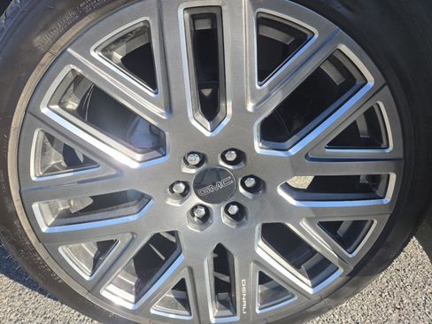 Used 2025 GMC Yukon XL Denali Ultimate image 16