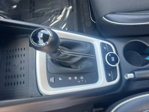 Certified 2023 Hyundai Venue Limited w/ Cargo Package image 17