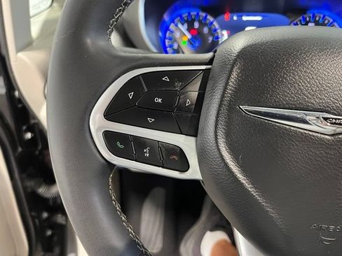 Used 2024 Chrysler Pacifica Touring-L FWD image 24