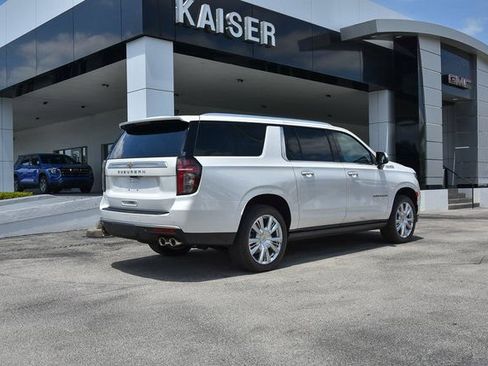 Used 2024 Chevrolet Suburban High Country AWD/4WD image 9