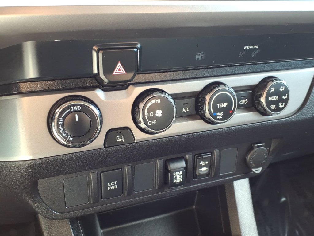 Used 2019 Toyota Tacoma SR5 AWD/4WD image 19