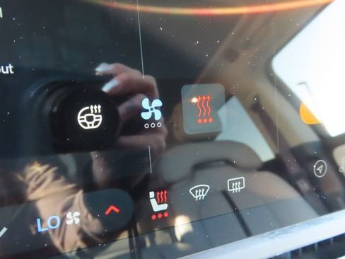 Used 2023 Rivian R1S Adventure AWD/4WD image 28