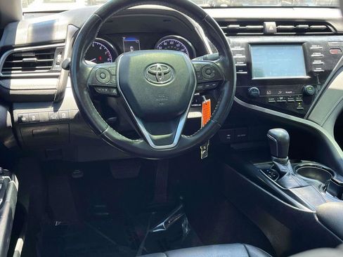 Used 2019 Toyota Camry SE FWD image 2