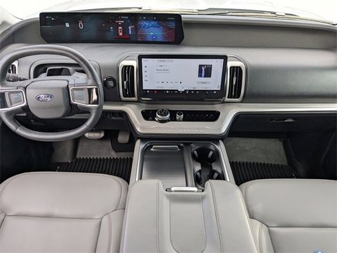 Used 2025 Ford Expedition Active image 15