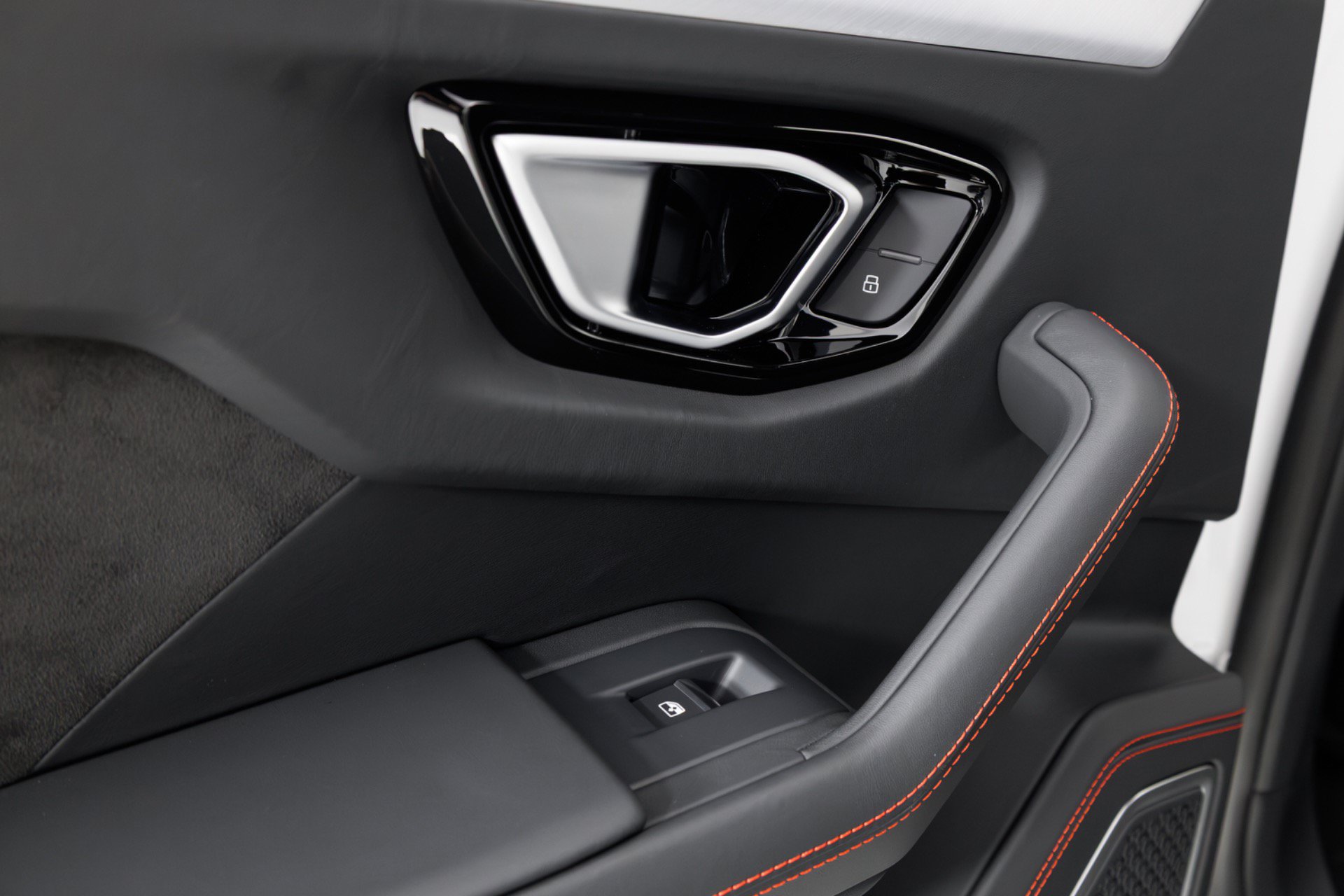 Used 2024 Lamborghini Urus S AWD/4WD image 57