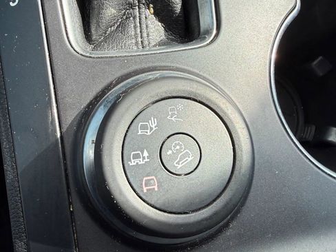 Used 2017 Ford Explorer XLT w/ Equipment Group 202A image 25