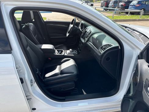Used 2022 Chrysler 300 Touring L RWD image 14