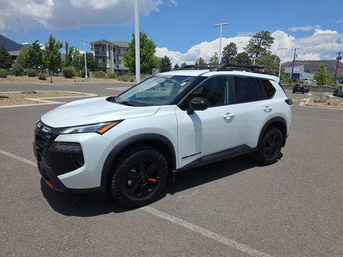 Used 2025 Nissan Rogue SV AWD/4WD image 7