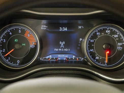 Used 2019 Jeep Cherokee Overland w/ Technology Group image 46