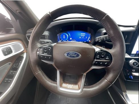 Used 2021 Ford Explorer King Ranch w/ Premium Technology Package RWD image 31