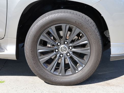 Used 2023 Lexus GX 460 Premium w/ Accessory Package AWD/4WD image 11