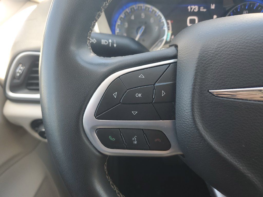 Used 2022 Chrysler Pacifica Touring-L FWD image 19