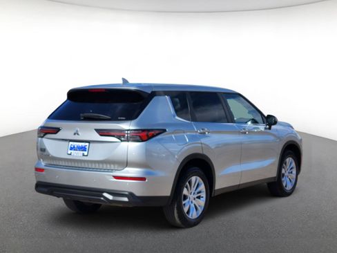 Used 2025 Mitsubishi Outlander ES AWD/4WD image 3