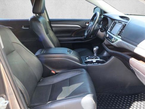Used 2017 Toyota Highlander Limited AWD/4WD image 21