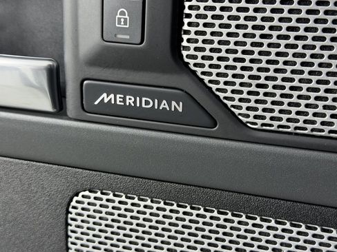 Used 2024 Land Rover Defender 130 X-Dynamic SE image 19