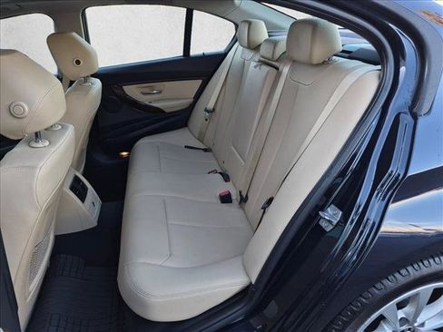 Used 2017 BMW 320i Sedan RWD image 18
