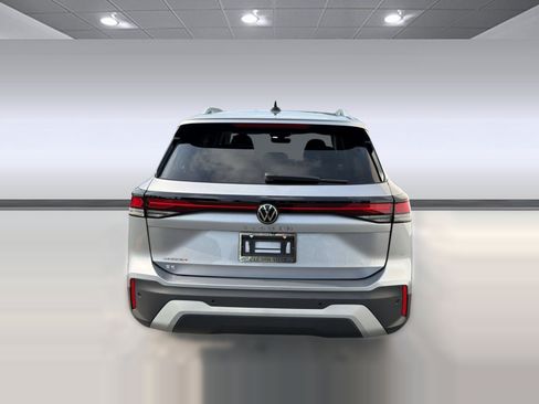 Used 2026 Volkswagen Tiguan SE FWD image 10