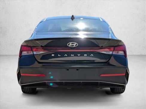 Used 2025 Hyundai Elantra Sport image 7