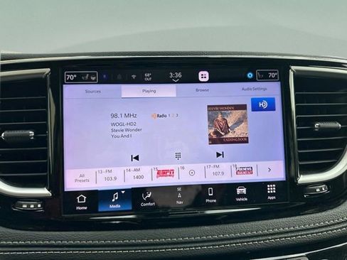 Used 2023 Chrysler Pacifica Limited AWD/4WD image 24