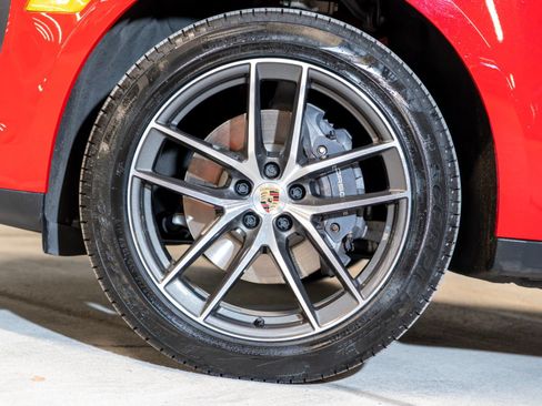 Certified 2024 Porsche Macan AWD/4WD image 11