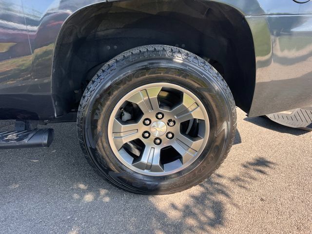Used 2019 Chevrolet Tahoe LT w/ Off-Road Package AWD/4WD image 31
